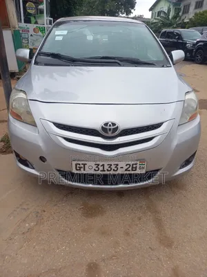 Toyota Yaris Base Sedan 4dr 2010 Silver