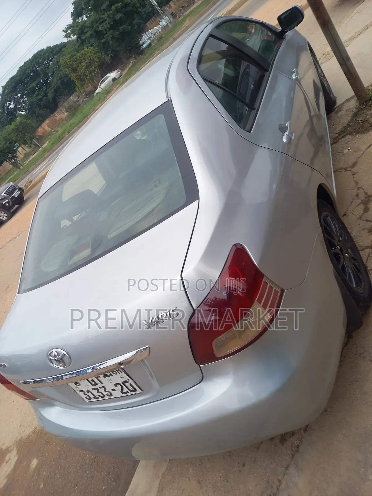 Toyota Yaris Base Sedan 4dr 2010 Silver