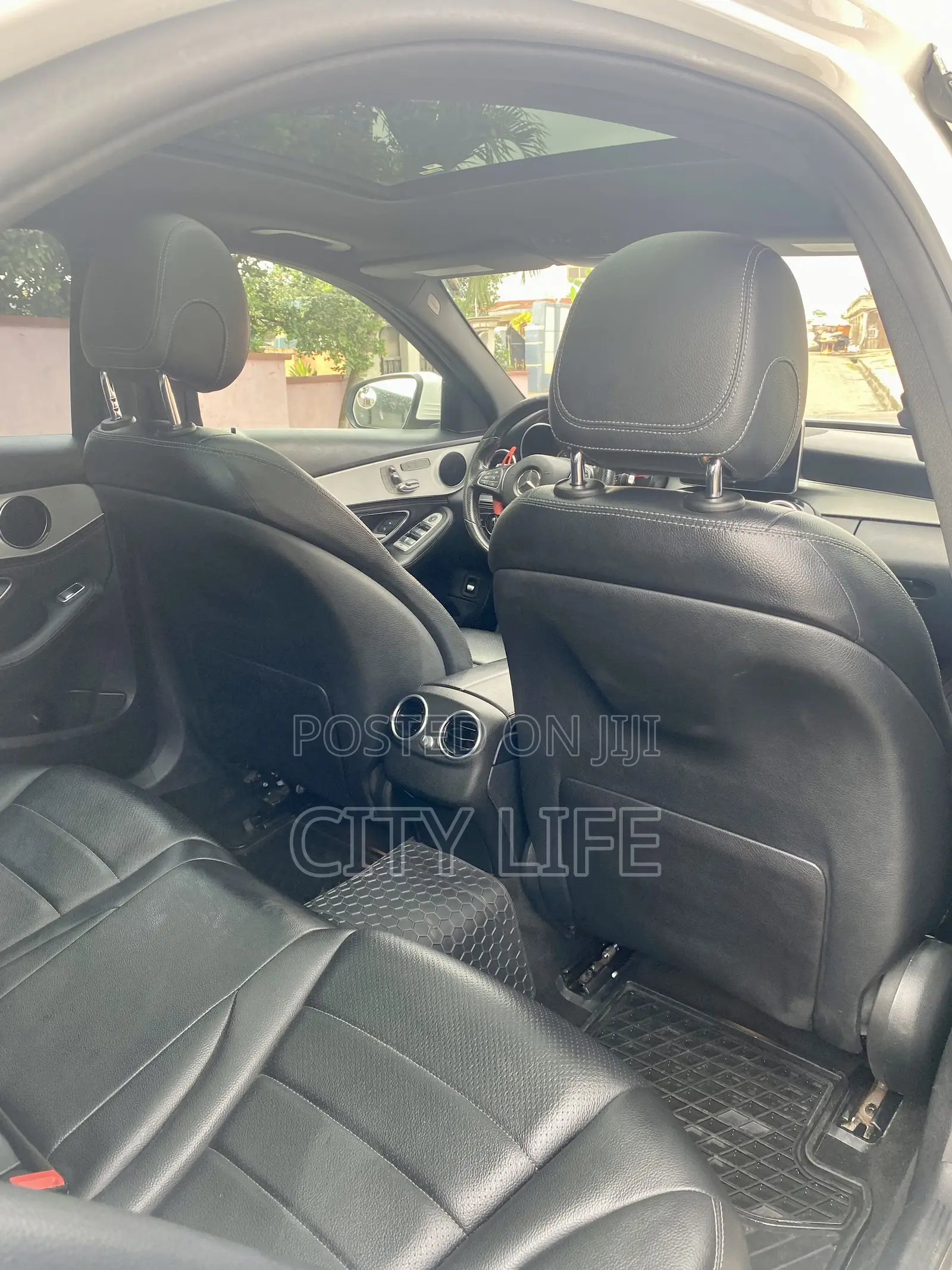 Mercedes-Benz C300 Base AWD 4Matic Sedan (2.0L 4cyl 7A) 2015 White