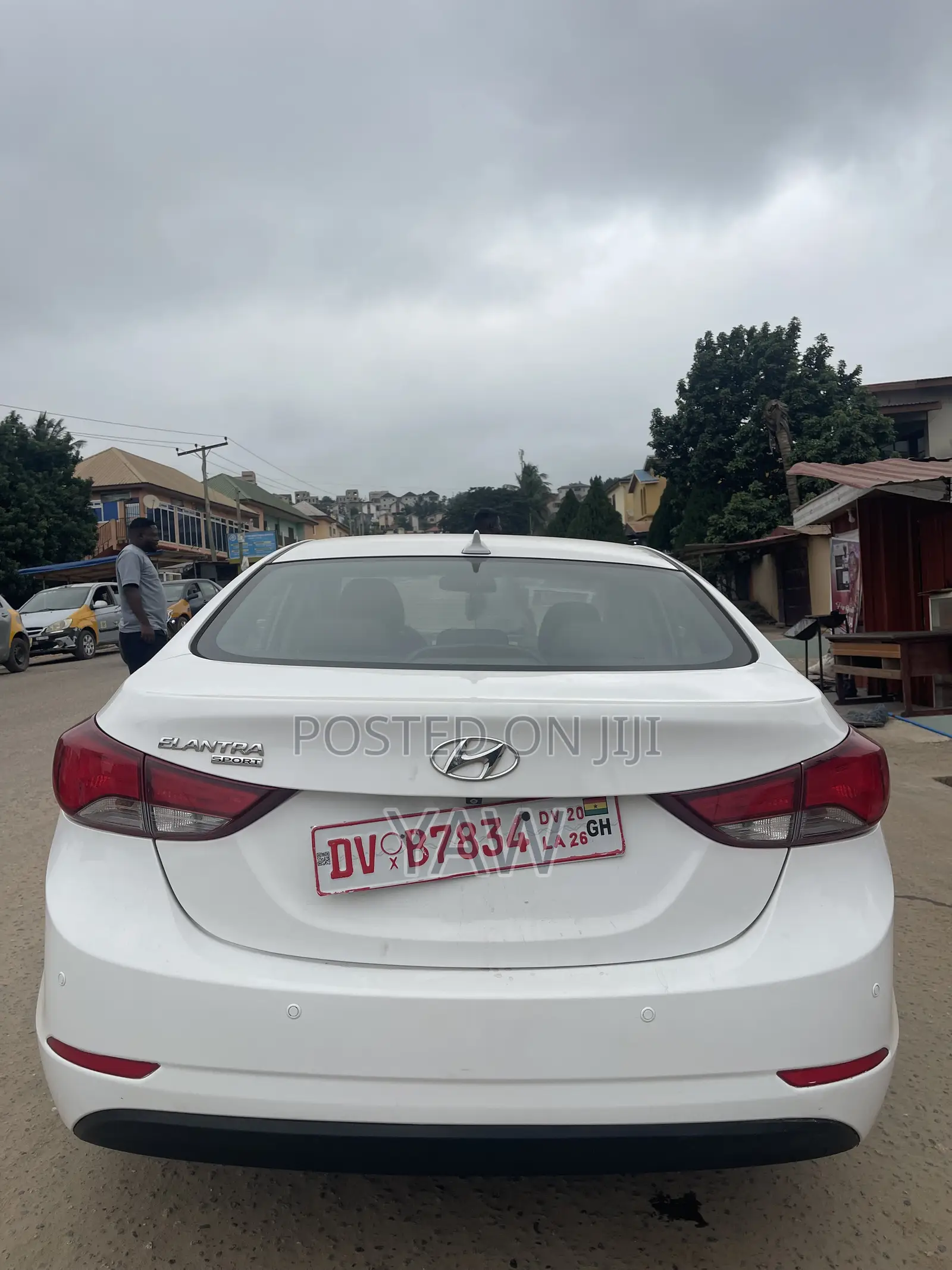Hyundai Elantra Limited Sedan FWD (1.8L 4cyl 6A) 2016 White