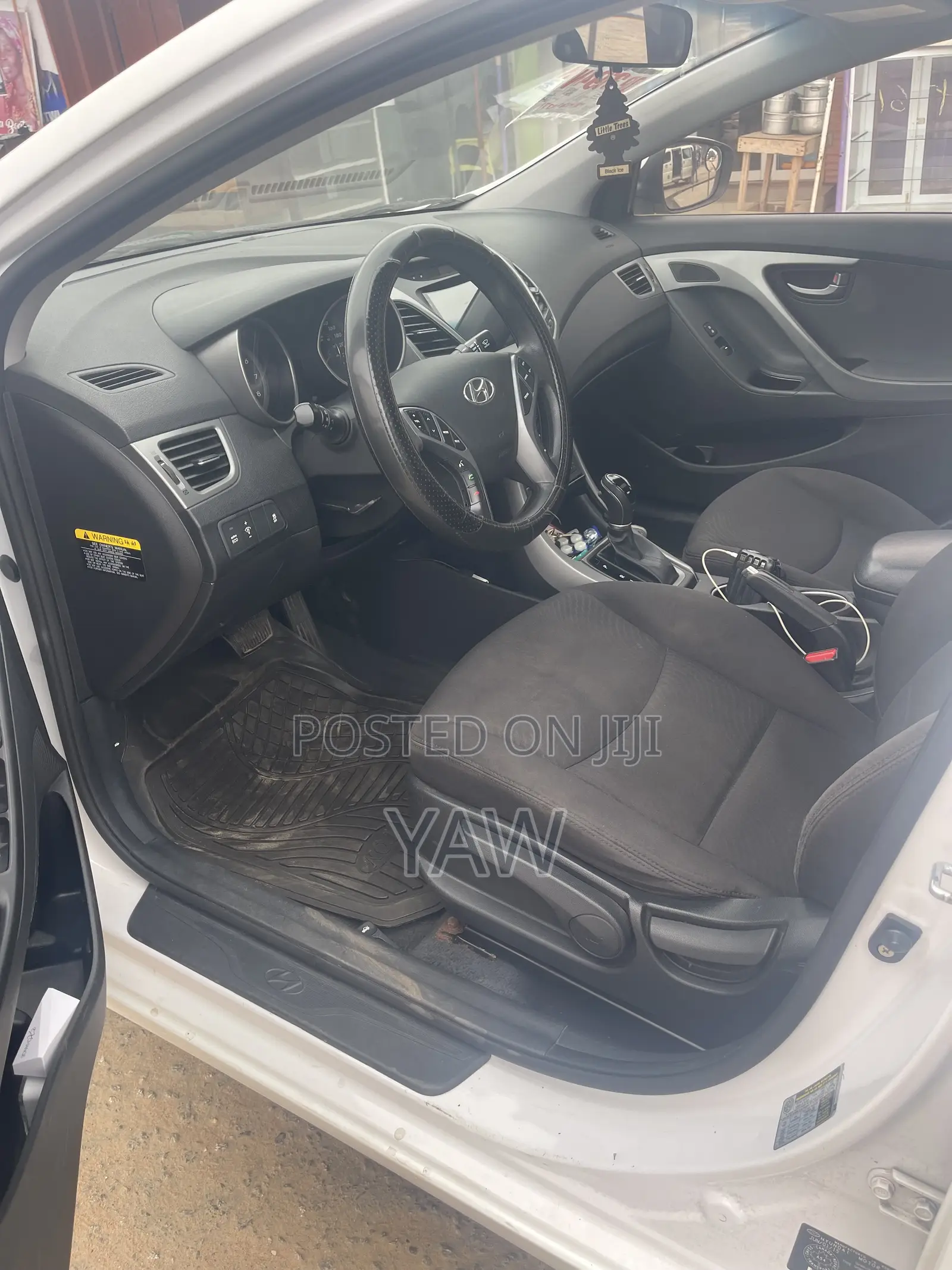 Hyundai Elantra Limited Sedan FWD (1.8L 4cyl 6A) 2016 White
