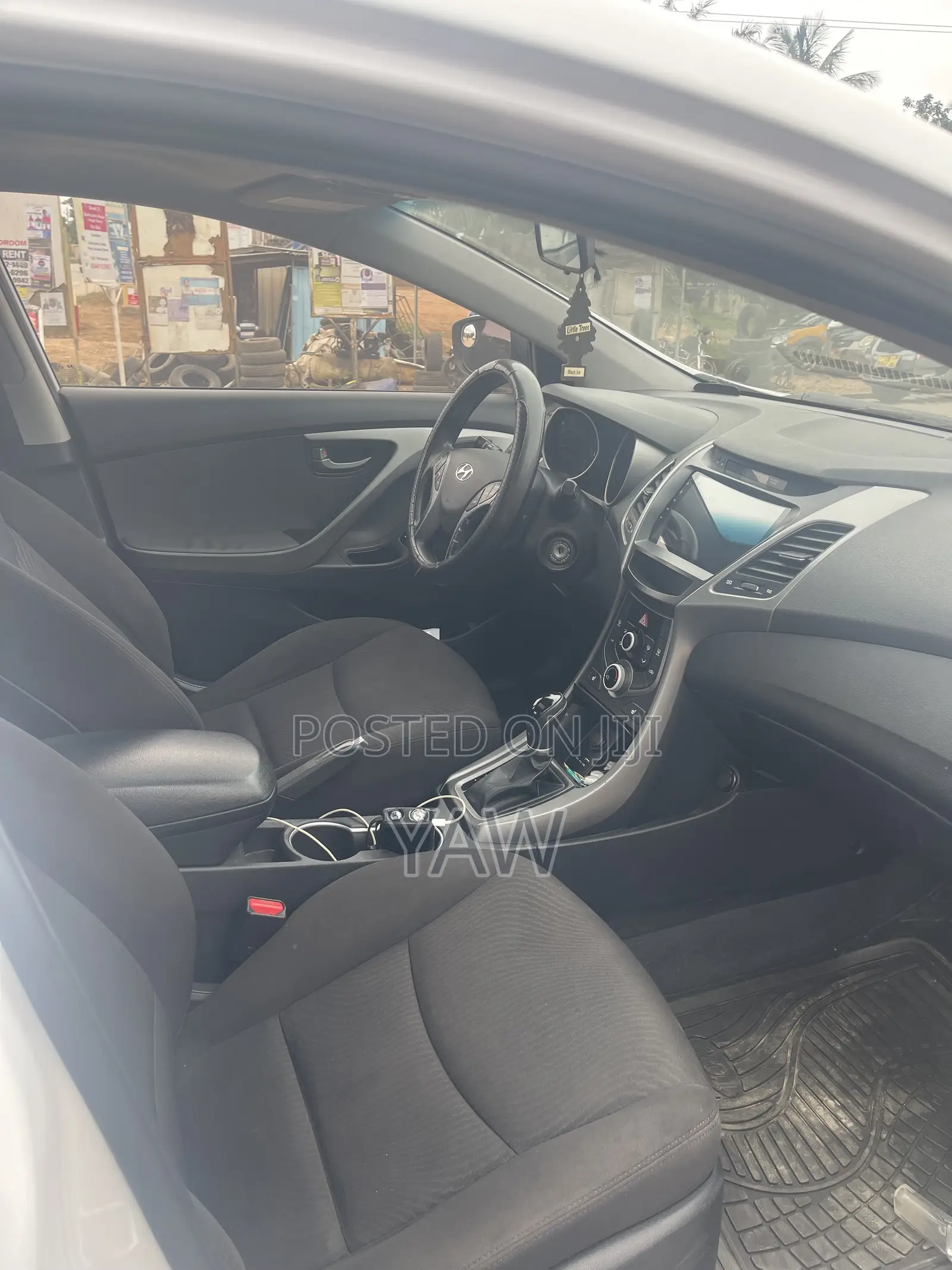 Hyundai Elantra Limited Sedan FWD (1.8L 4cyl 6A) 2016 White