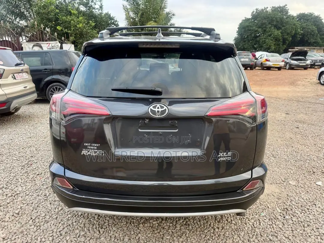 Toyota RAV4 XLE AWD (2.5L 4cyl 6A) 2017 Black