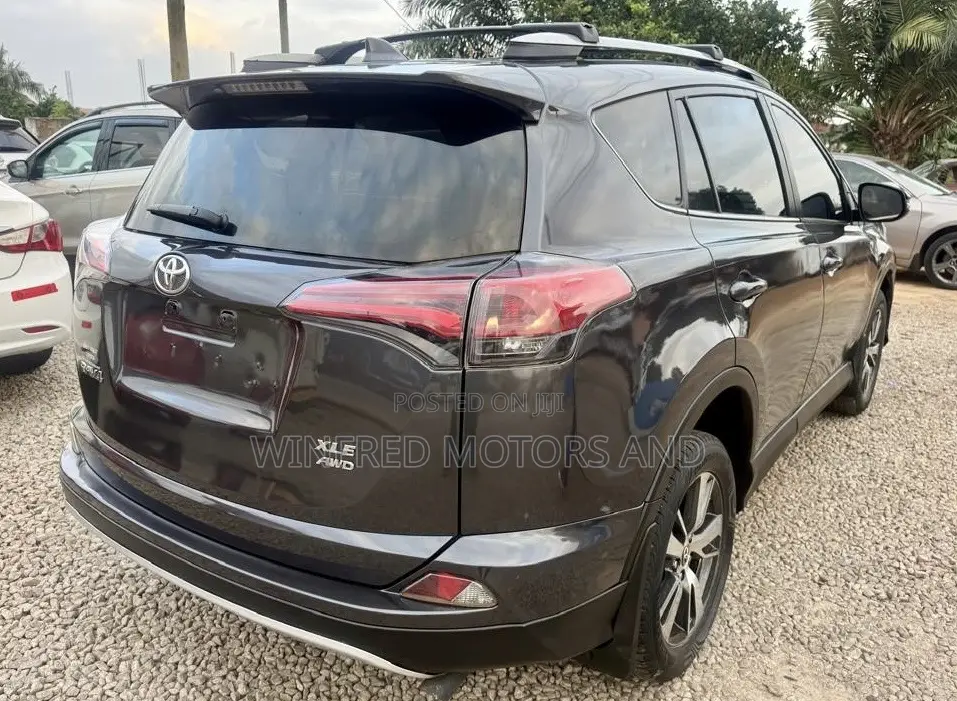 Toyota RAV4 XLE AWD (2.5L 4cyl 6A) 2017 Black