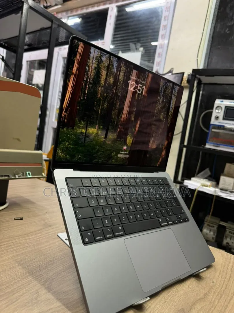 Laptop Apple MacBook Pro 2023 M3 16GB Apple M3 Pro SSD 512GB