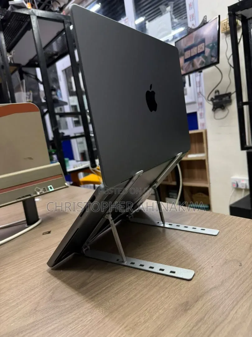 Laptop Apple MacBook Pro 2023 M3 16GB Apple M3 Pro SSD 512GB