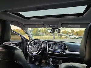 Toyota Highlander LE 4x2 V6 (3.5L 6cyl 8A) 2018 Burgundy