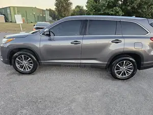 Toyota Highlander LE 4x2 V6 (3.5L 6cyl 8A) 2018 Burgundy