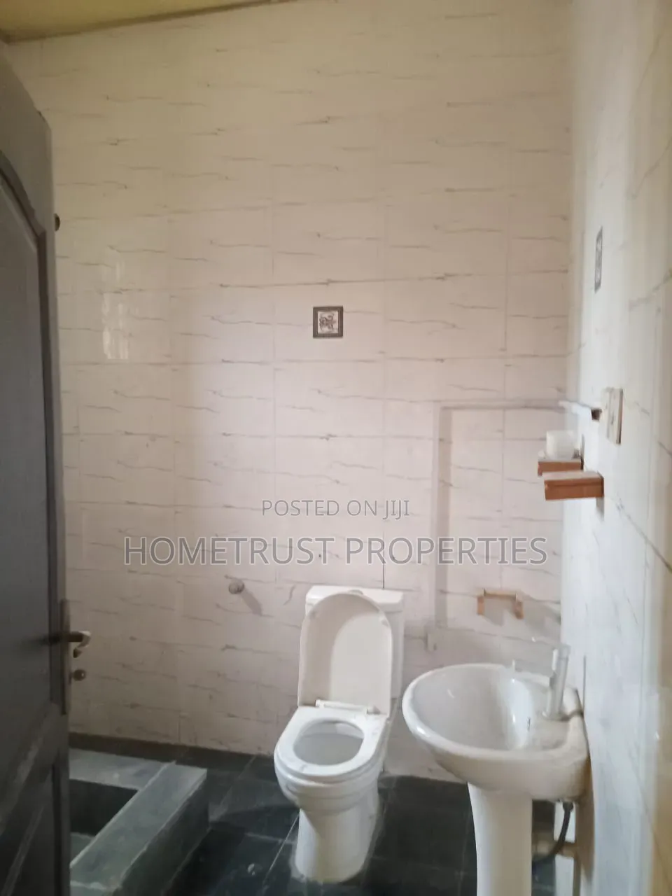 7bdrm House in Achimota Abc, Neoplan for rent