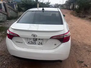 Toyota Corolla S 4dr Sedan (1.8L 4cyl CVT) 2016 White