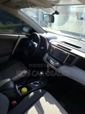 Toyota RAV4 XLE AWD (2.5L 4cyl 6A) 2013 White