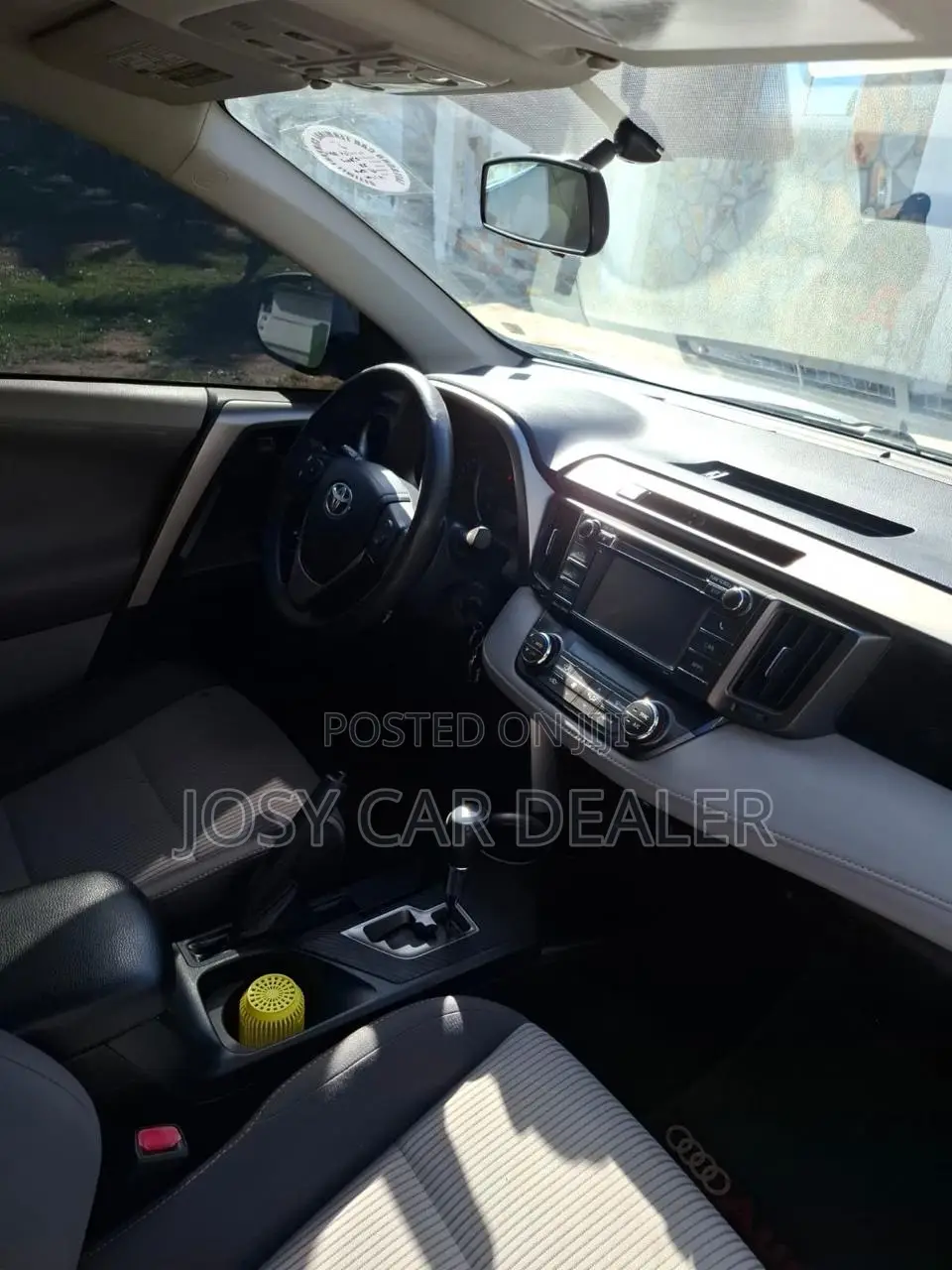 Toyota RAV4 XLE AWD (2.5L 4cyl 6A) 2013 White