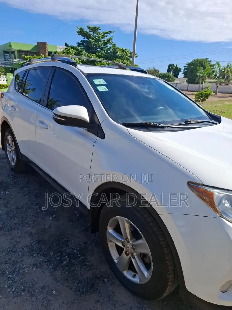 Toyota RAV4 XLE AWD (2.5L 4cyl 6A) 2013 White