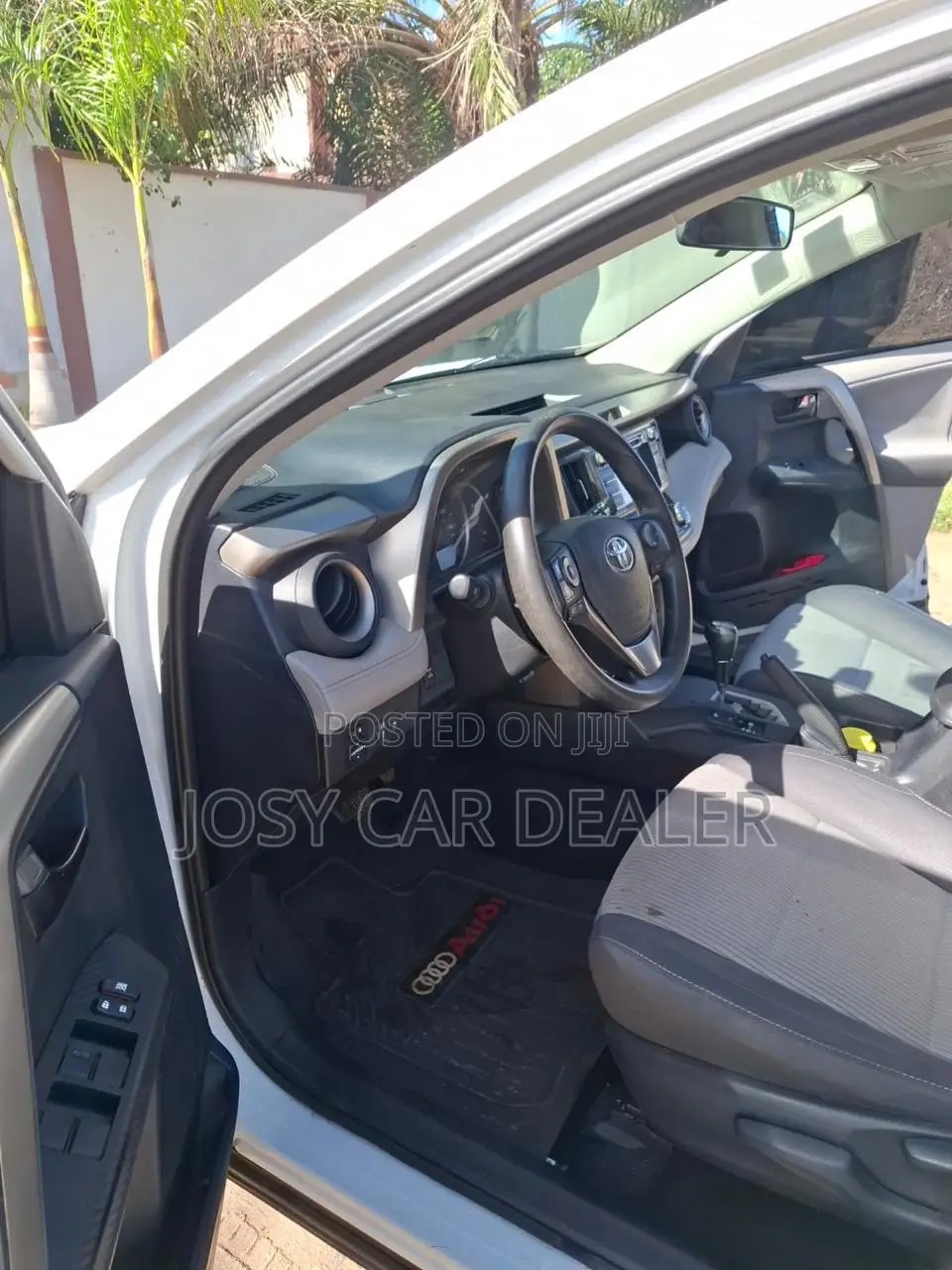 Toyota RAV4 XLE AWD (2.5L 4cyl 6A) 2013 White