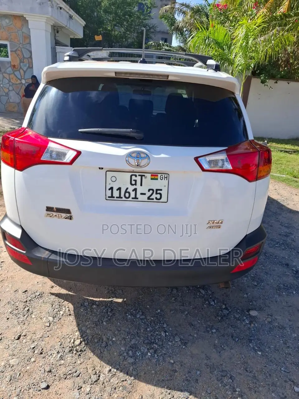 Toyota RAV4 XLE AWD (2.5L 4cyl 6A) 2013 White