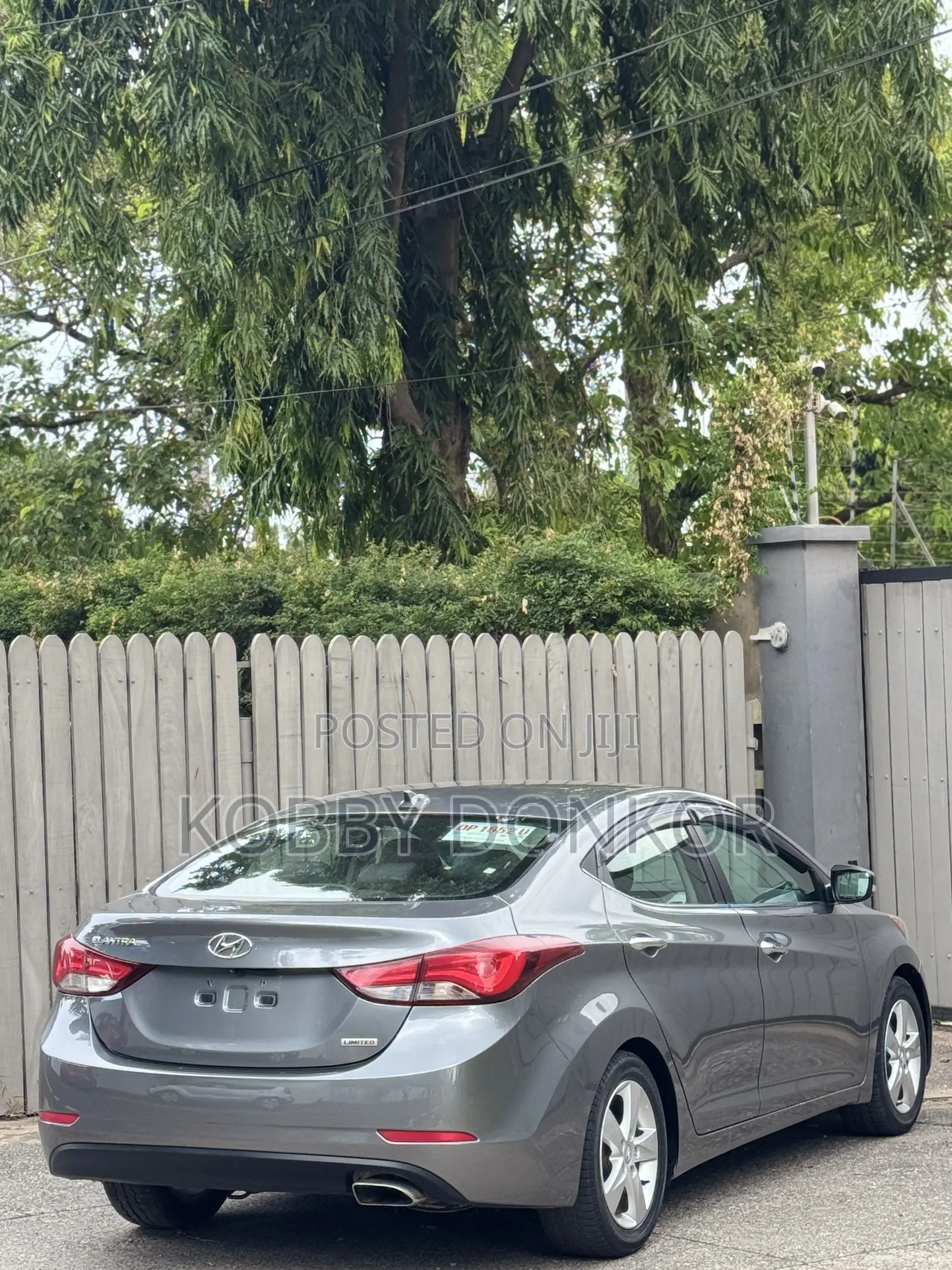 Hyundai Elantra Limited Sedan FWD (1.8L 4cyl 6A) 2016 Gray