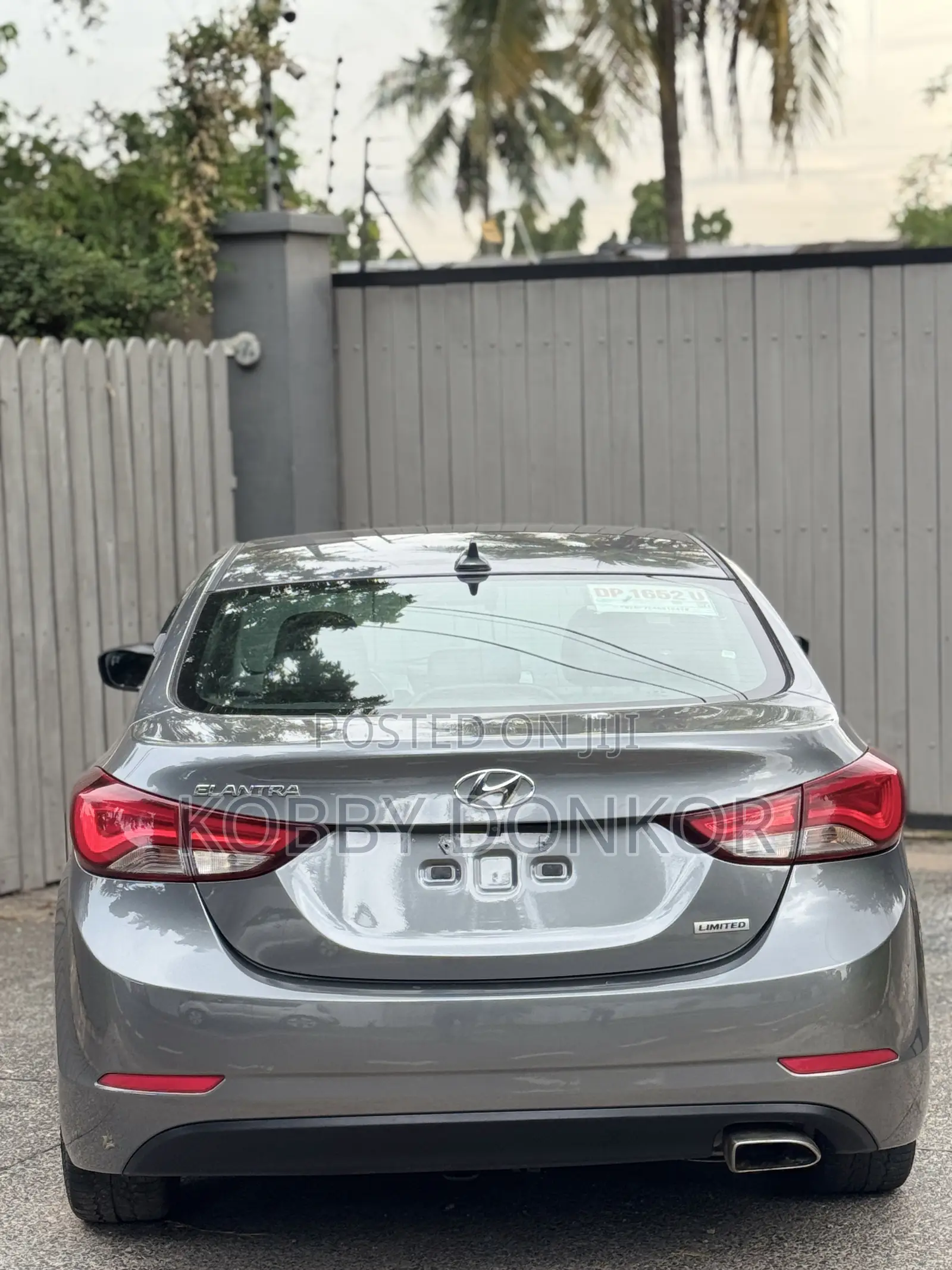 Hyundai Elantra Limited Sedan FWD (1.8L 4cyl 6A) 2016 Gray