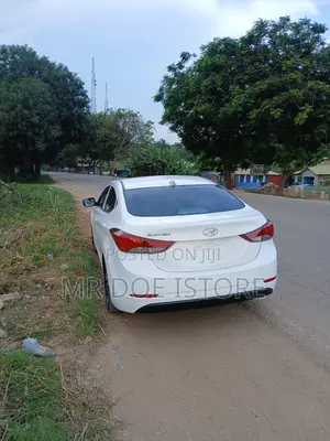 Hyundai Elantra SE 4dr Sedan (1.8L 4cyl 6A) 2015 White