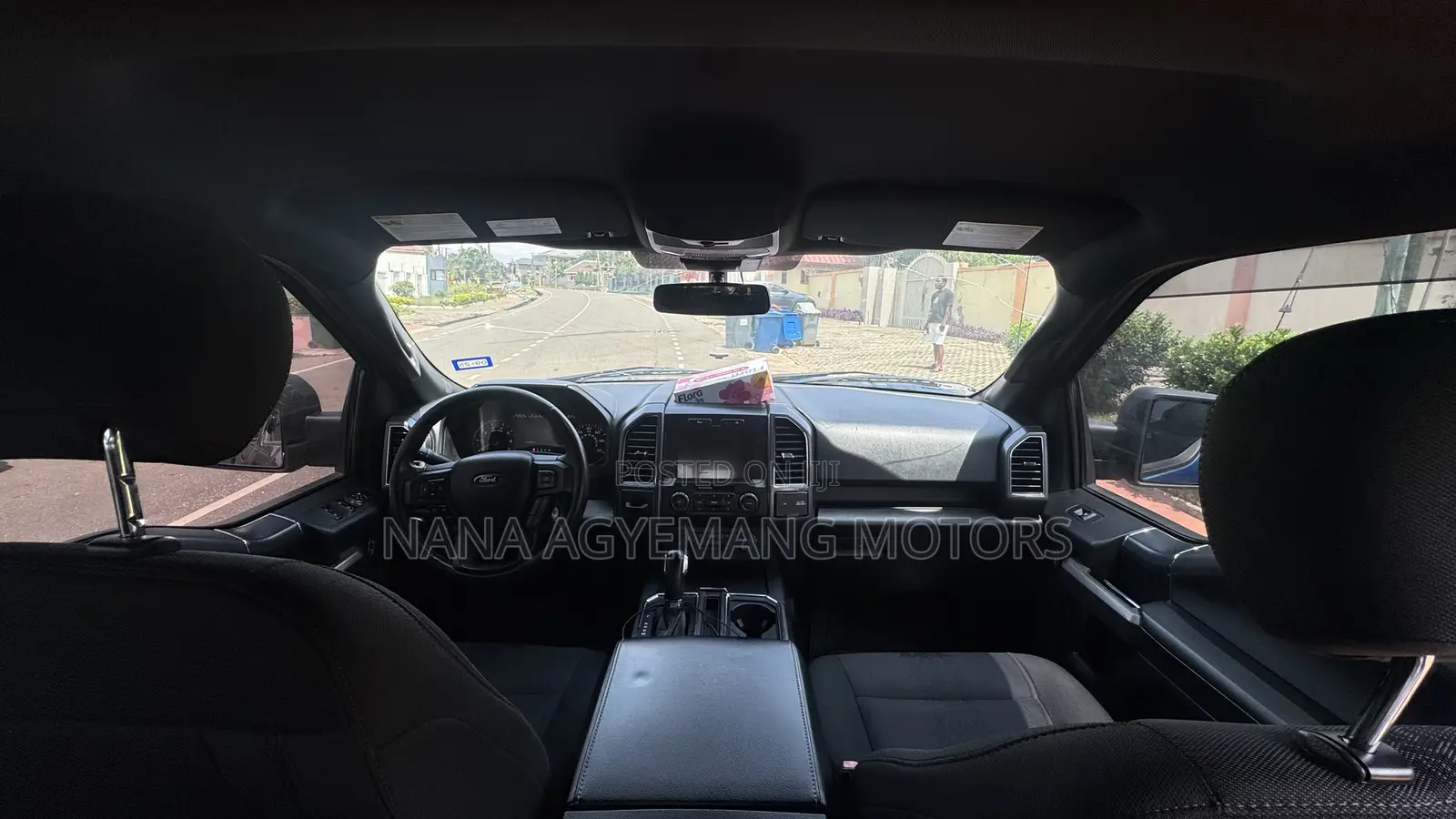 Ford E-150 2020 Blue