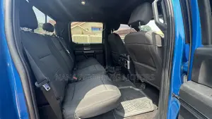 Ford E-150 2020 Blue