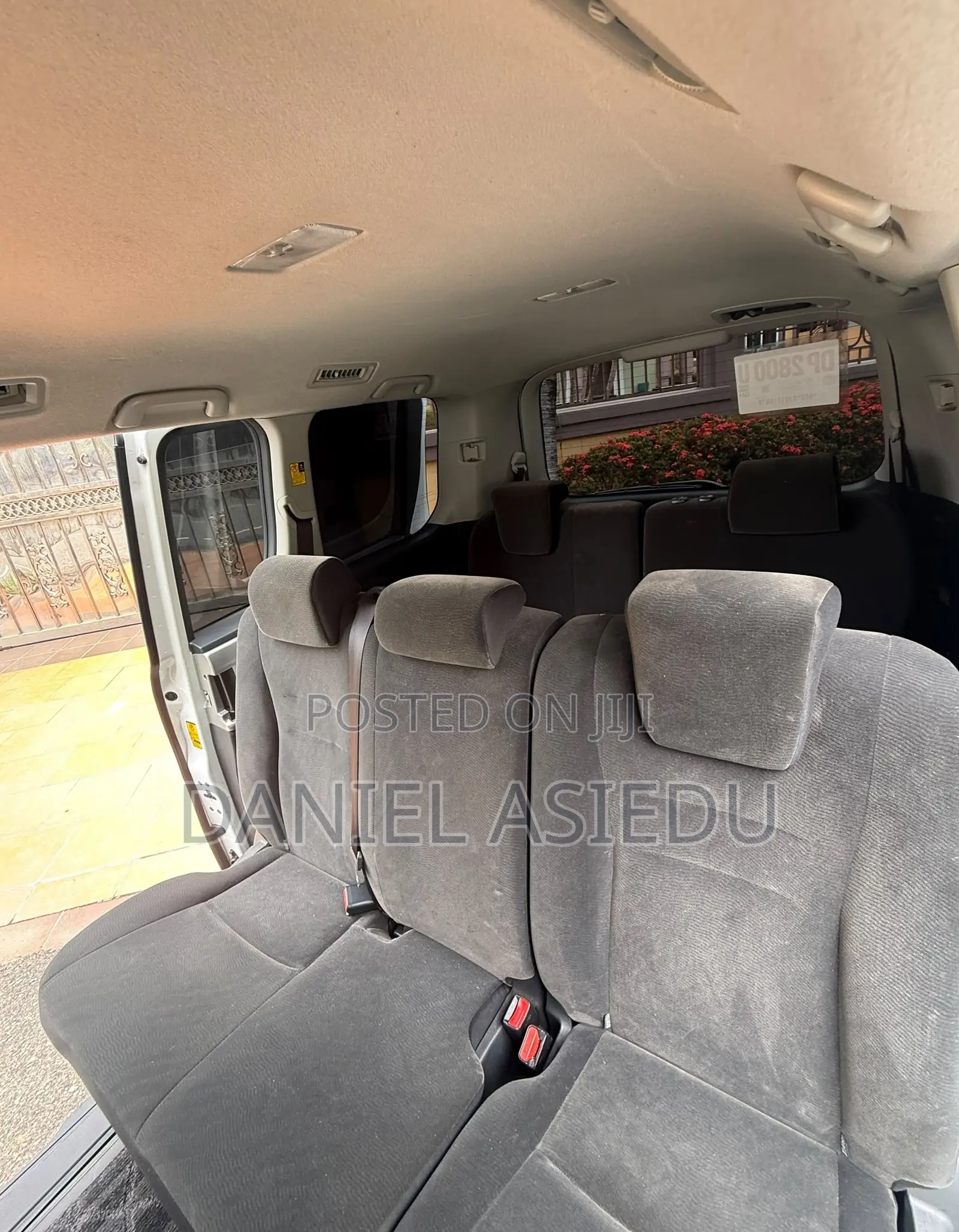 Toyota Noah 2.0 143hp AWD (8 Seater) 2013 White