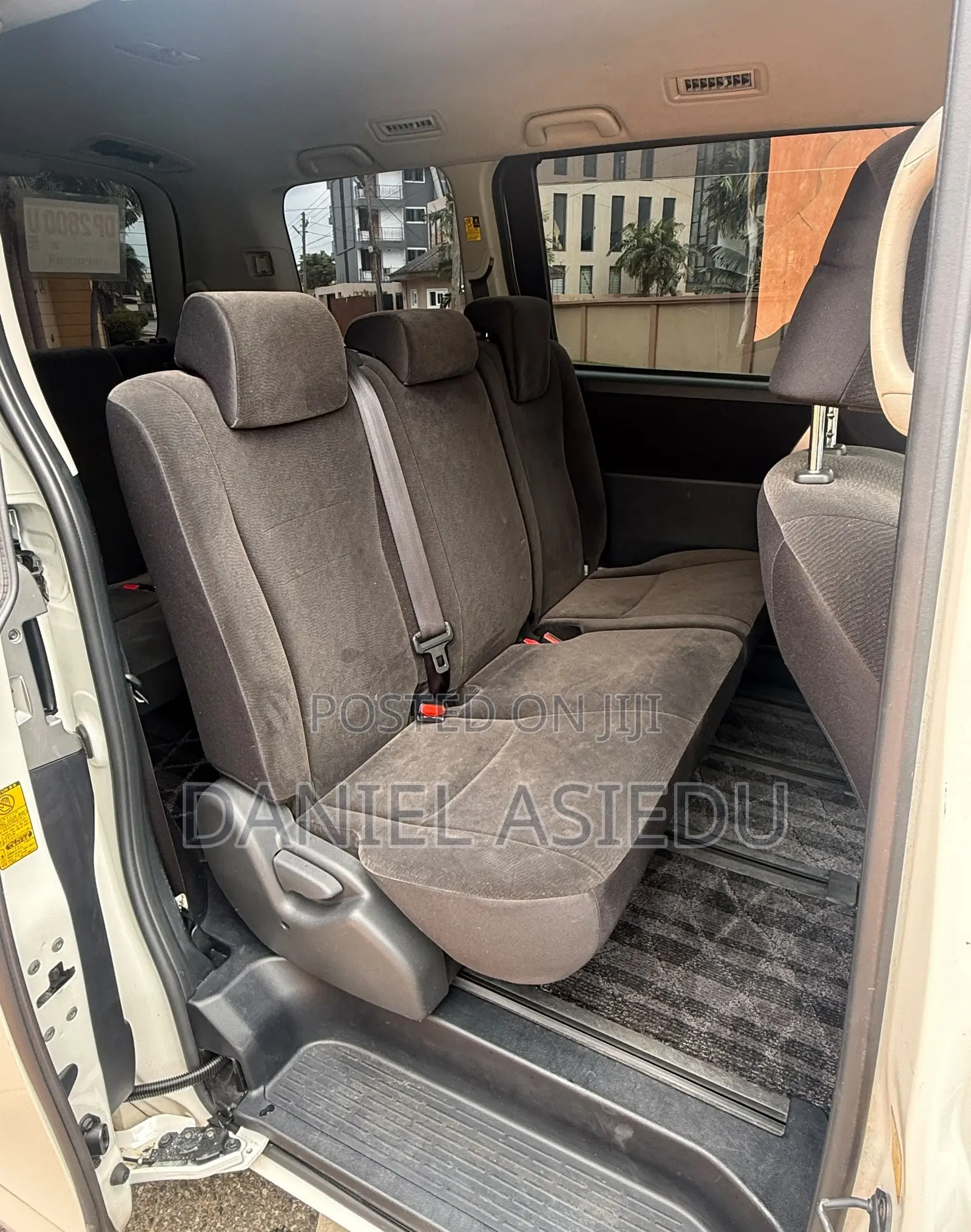 Toyota Noah 2.0 143hp AWD (8 Seater) 2013 White
