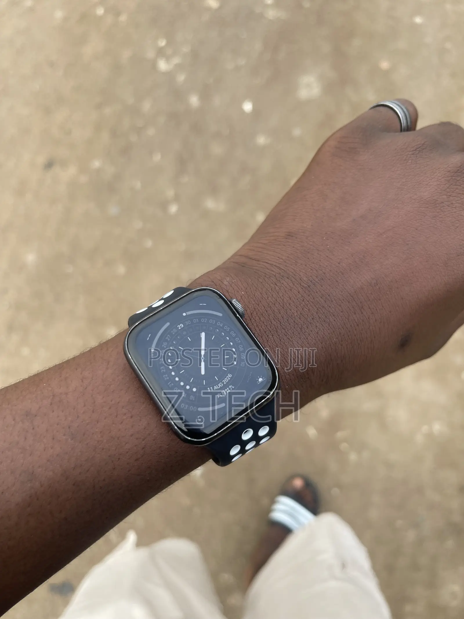 Apple Series Watch 5 44mm Available at a Cool Price