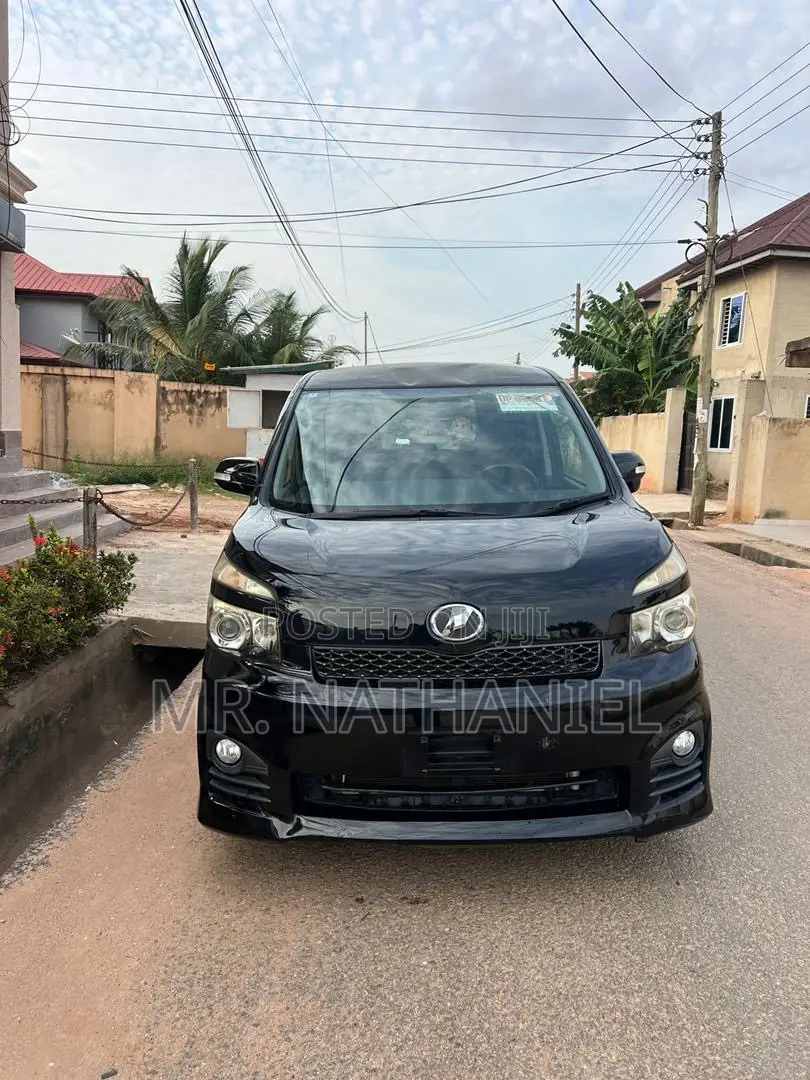 Toyota Voxy 2012 Black