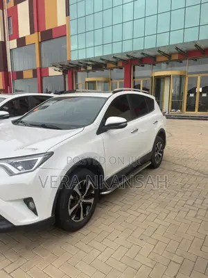 Toyota RAV4 XLE AWD 2019 White