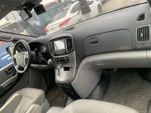 Hyundai Starex 2019 Blue