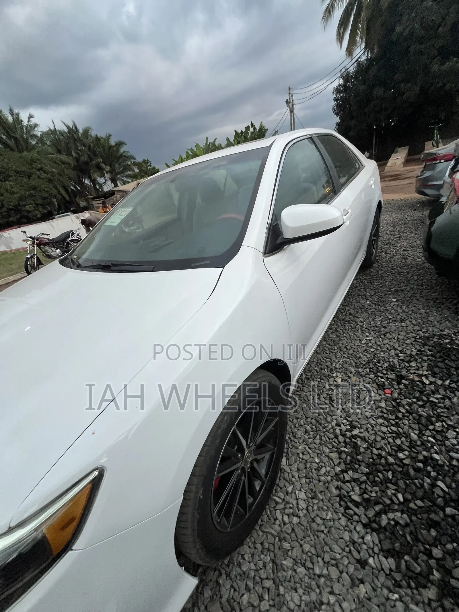 Toyota Camry XLE 4dr Sedan (2.5L 4cyl 6A) 2014 White