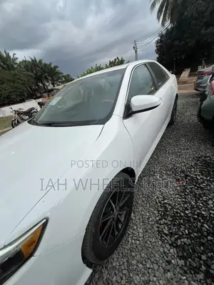 Toyota Camry XLE 4dr Sedan (2.5L 4cyl 6A) 2014 White