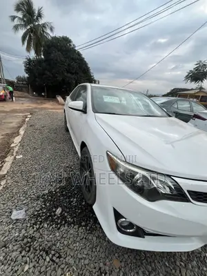 Toyota Camry XLE 4dr Sedan (2.5L 4cyl 6A) 2014 White