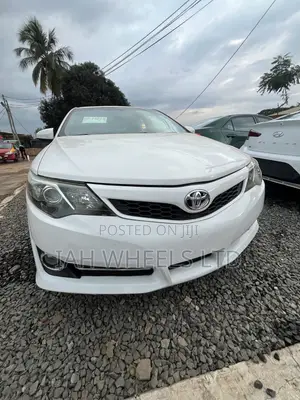Toyota Camry XLE 4dr Sedan (2.5L 4cyl 6A) 2014 White