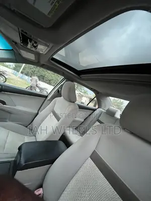 Toyota Camry XLE 4dr Sedan (2.5L 4cyl 6A) 2014 White