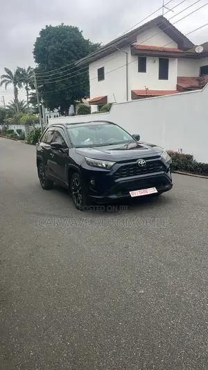 Toyota RAV4 XLE AWD 2020 Blue