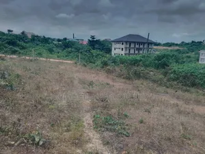 Land in Kansaworodo