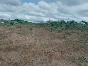 Land in Kansaworodo