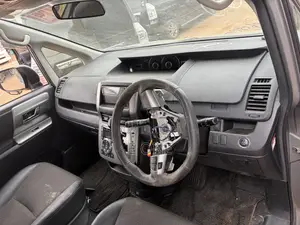 Toyota Voxy V 2WD 8-Seater 2012