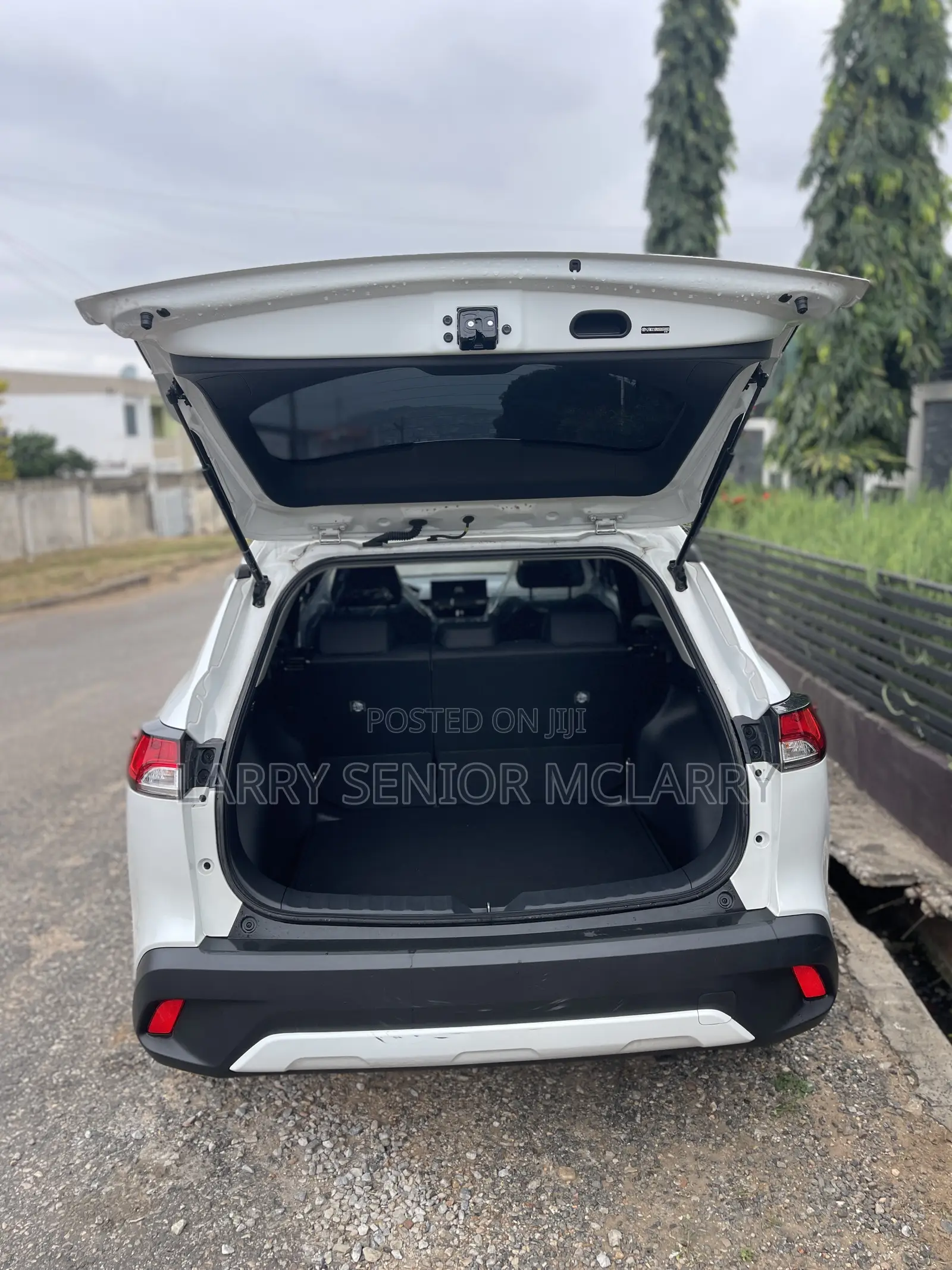 New Toyota Corolla Cross LE 2025 White