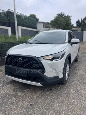 New Toyota Corolla Cross LE 2025 White