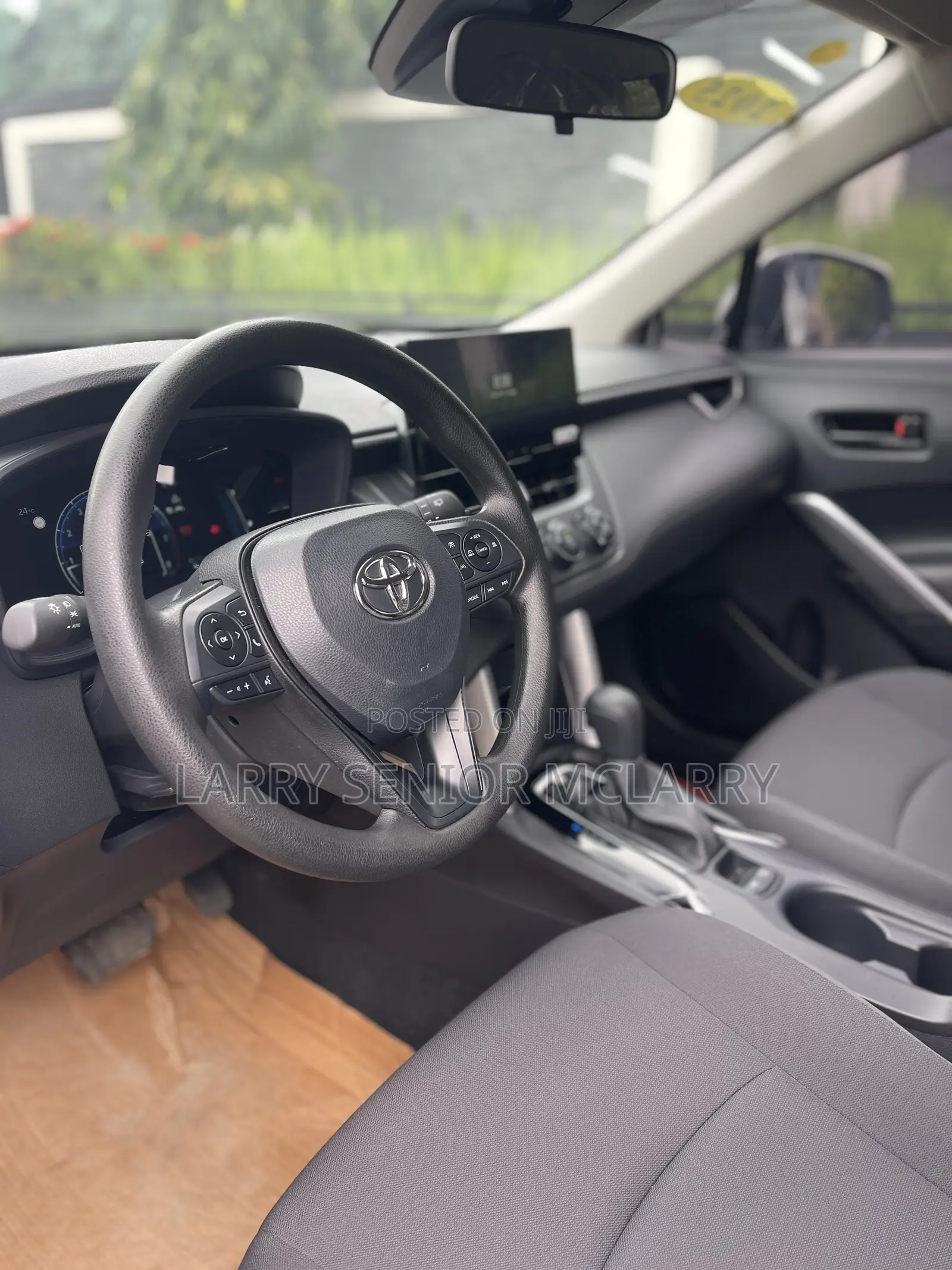 New Toyota Corolla Cross LE 2025 White