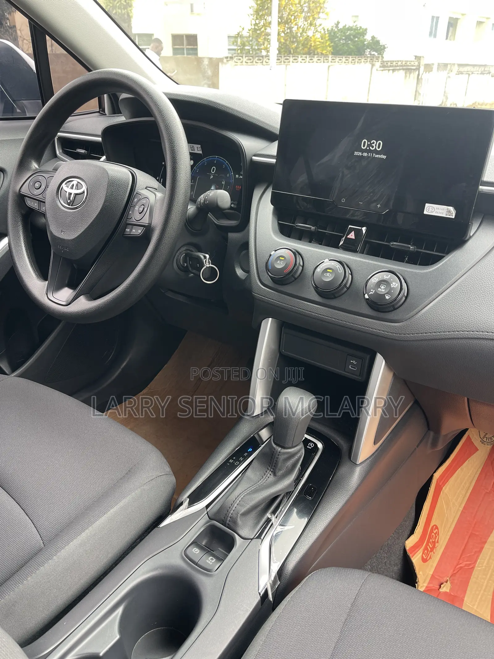 New Toyota Corolla Cross LE 2025 White