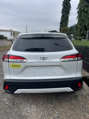New Toyota Corolla Cross LE 2025 White