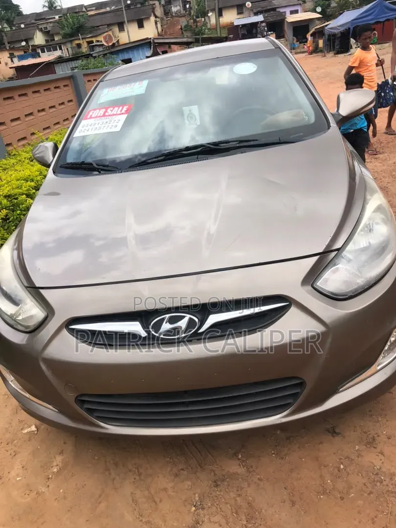 Hyundai Accent SE 2013 Gold