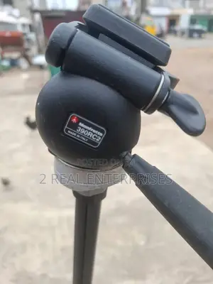 Manfrotto Aluminum 3-Section Pro Tripod