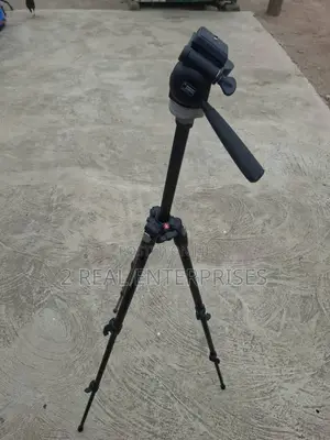 Manfrotto Aluminum 3-Section Pro Tripod