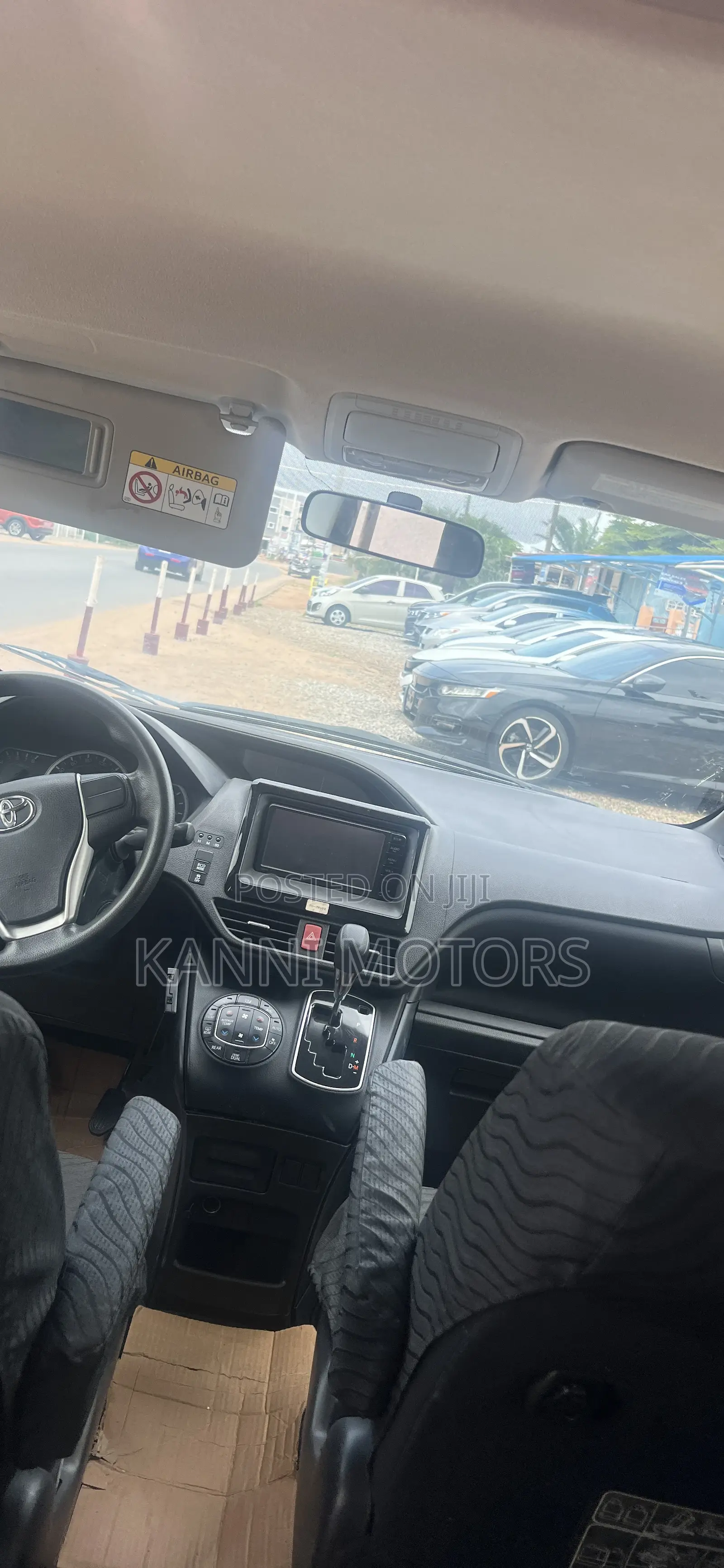 Toyota Voxy V 4WD 7-Seater 2015 Gray