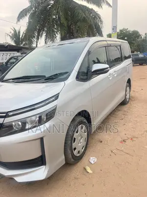 Toyota Voxy V 4WD 7-Seater 2015 Gray