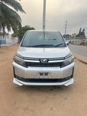 Toyota Voxy V 4WD 7-Seater 2015 Gray